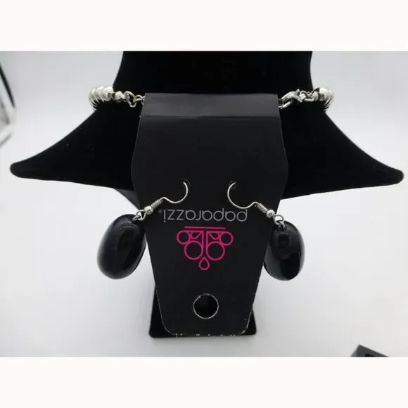 New In Package. Necklace and Earring Set: Black Chunky Necklace and Earrings - Picture 5 of 6